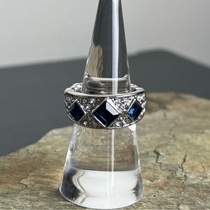 Silver tone sapphire stretch ring